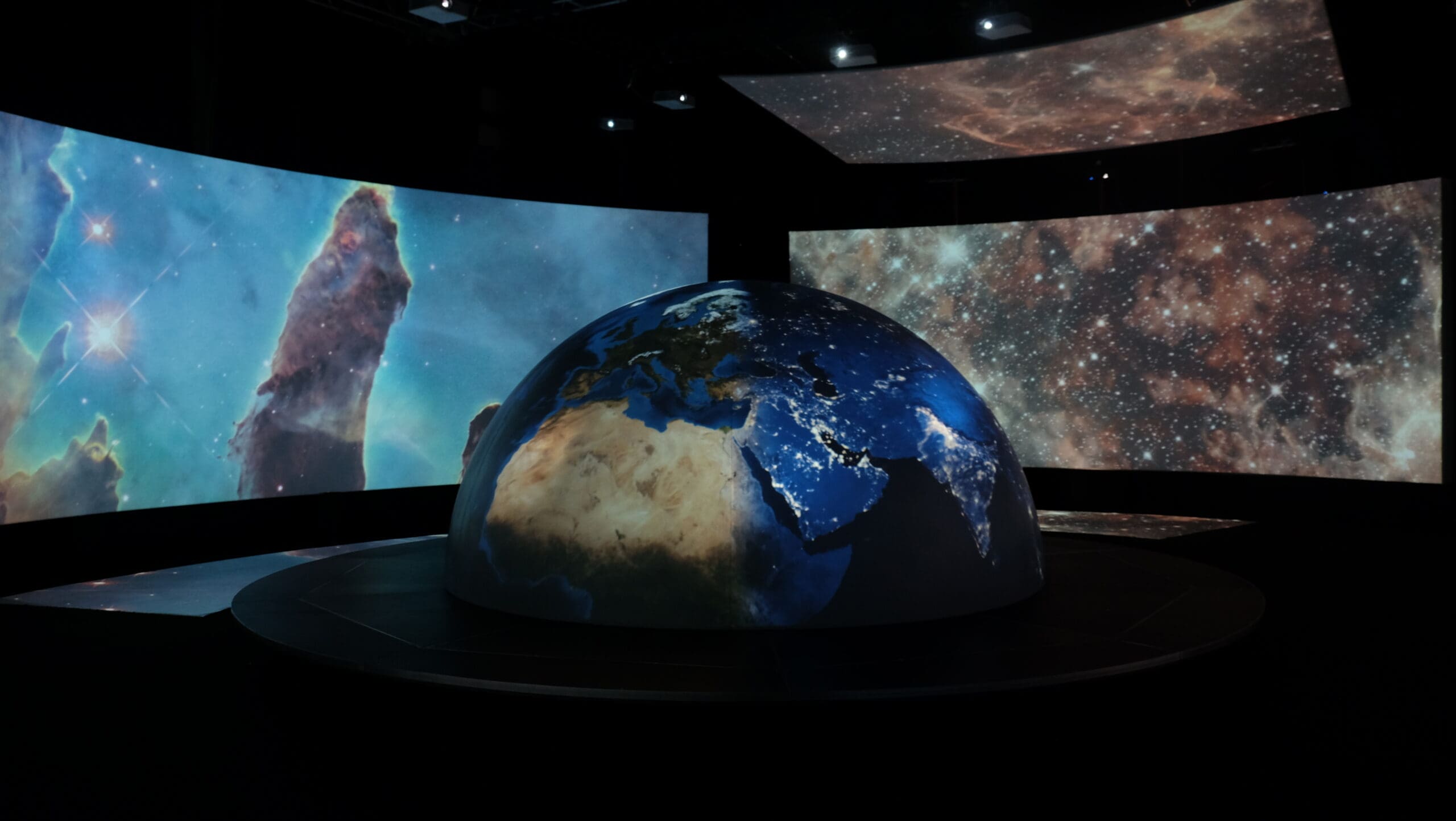 Neighborhood Earth - traveling exhibition - Installation View